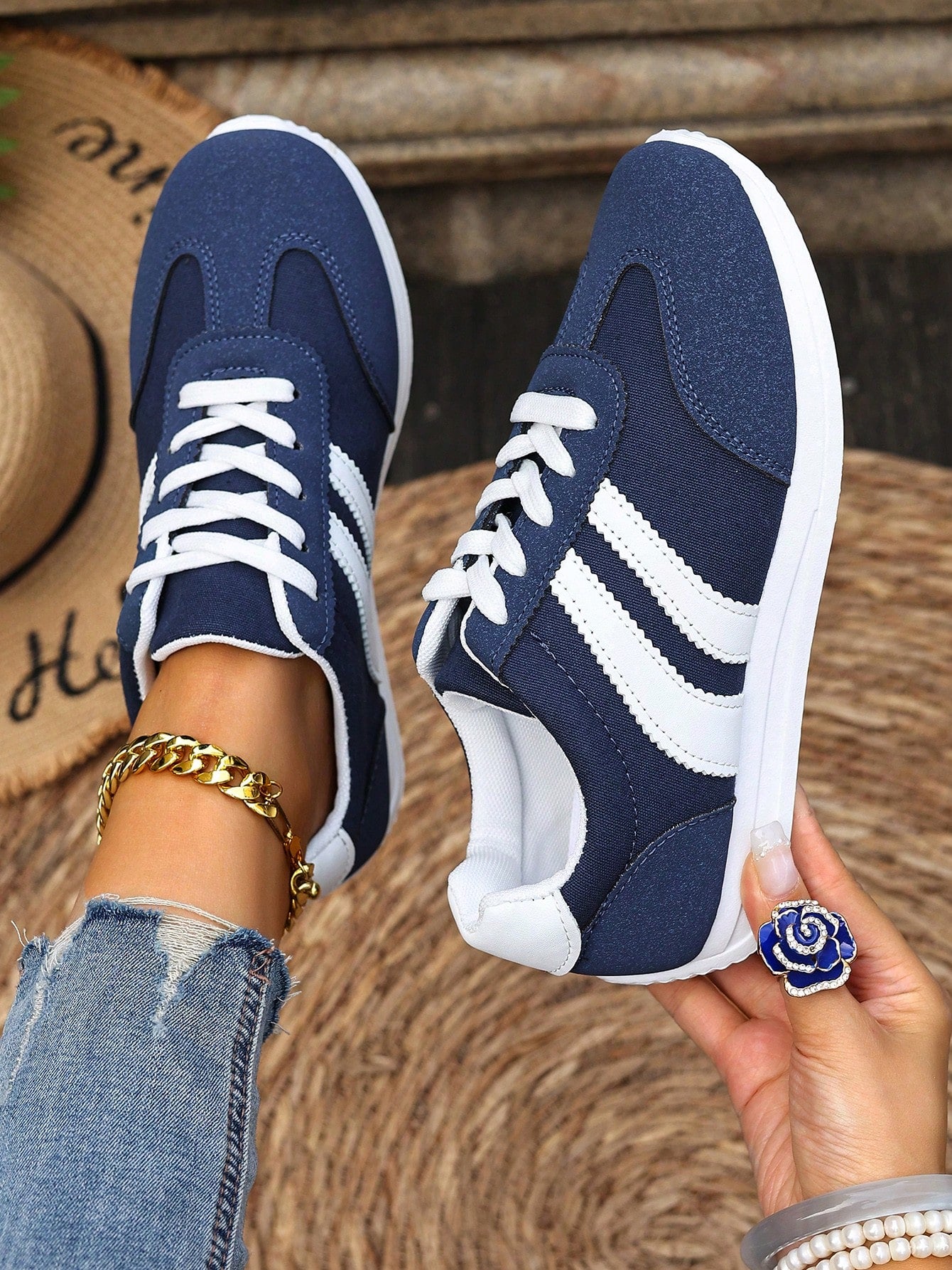 Sneakers with colour block design and lace-up closure