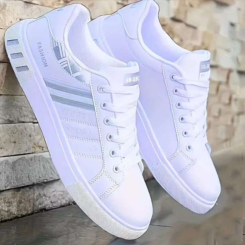 Sneakers with a modern look and lace-up fastening