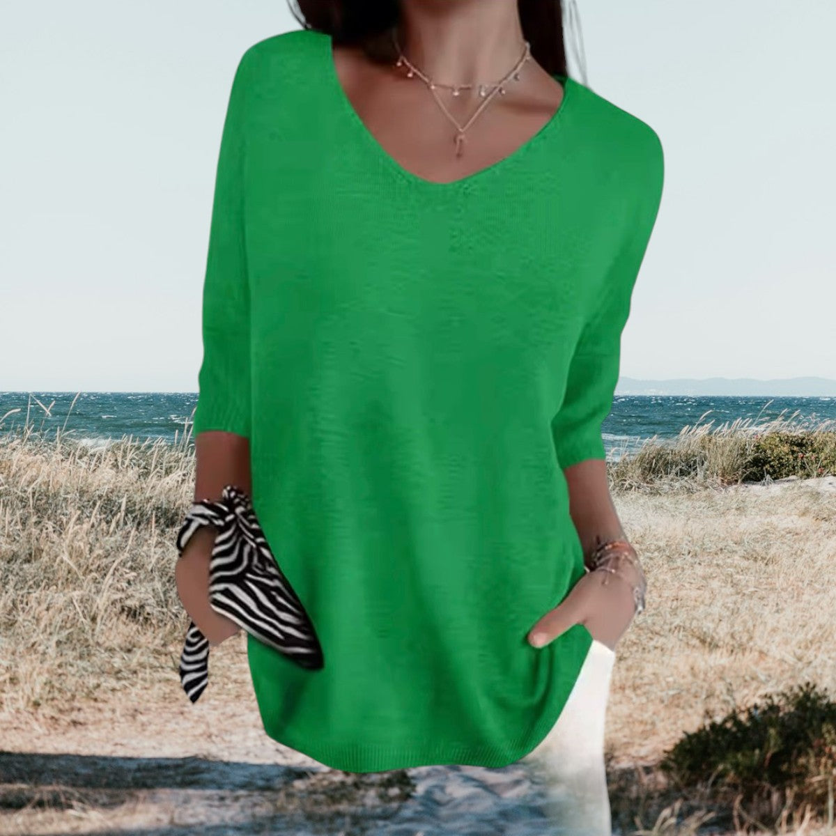 Top with V-neck and three-quarter sleeves