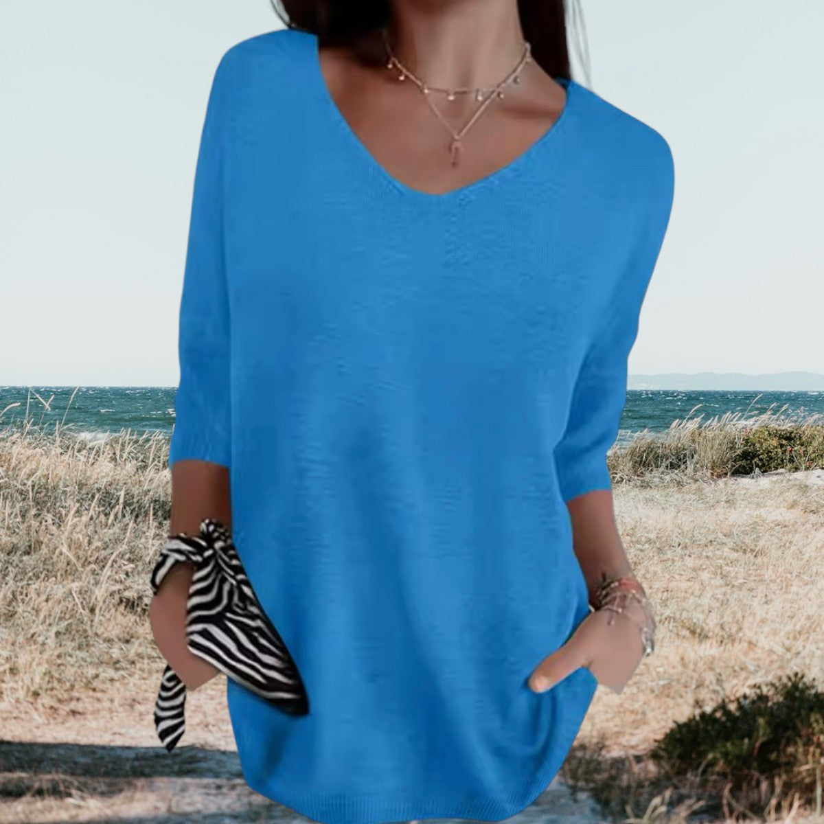 Top with V-neck and three-quarter sleeves