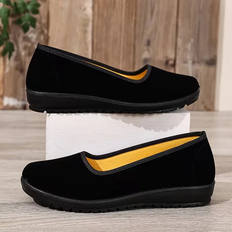 Low sneakers with slip-on style