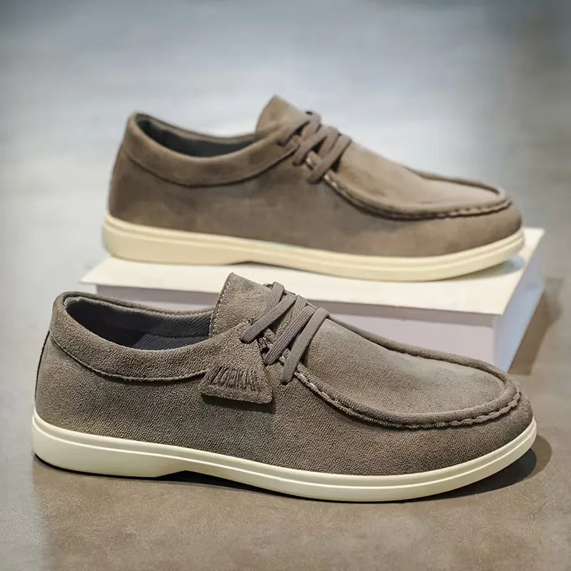 Low sneakers with slip-on design