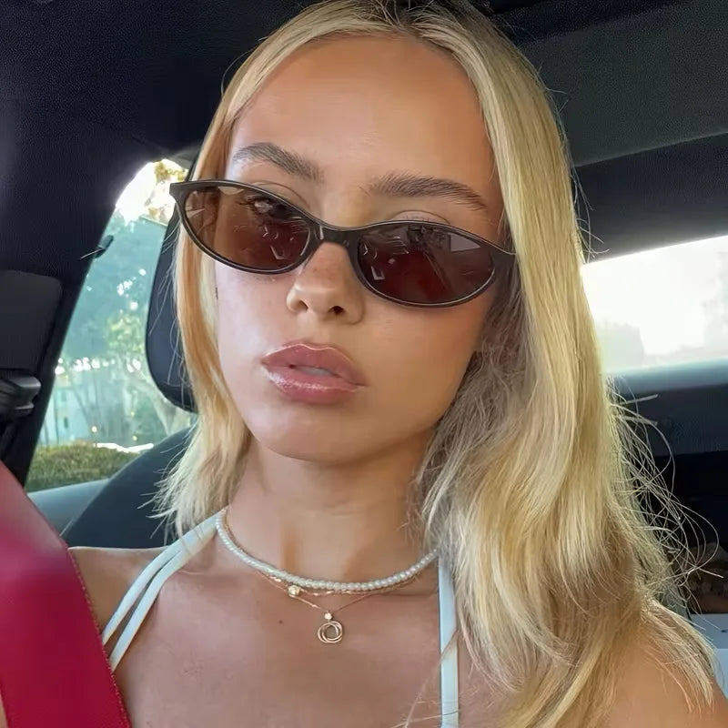 Sunglasses with Oval Frame