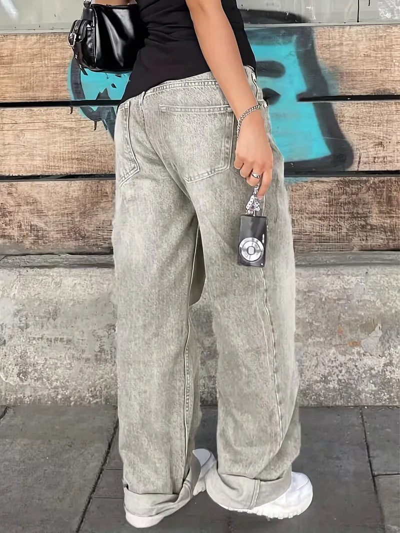 Straight jeans with mid-rise