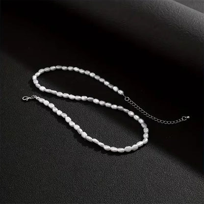 Baroque necklace with imitation pearls