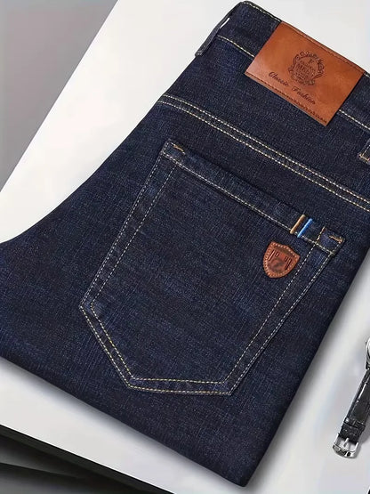 Straight jeans with visible stitching