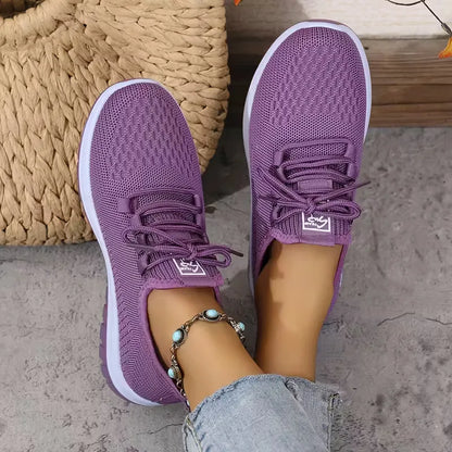 Low-top sneaker with breathable mesh