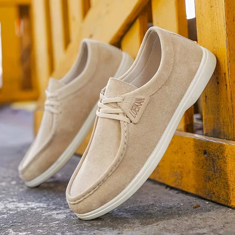 Low sneakers with slip-on design