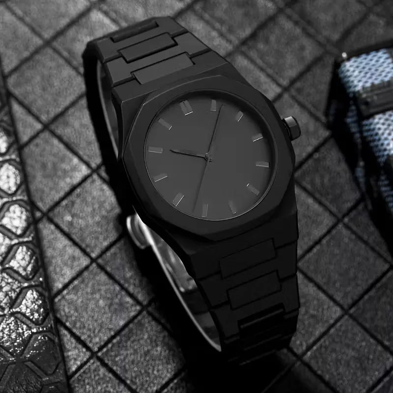 Analogue watch with plastic strap