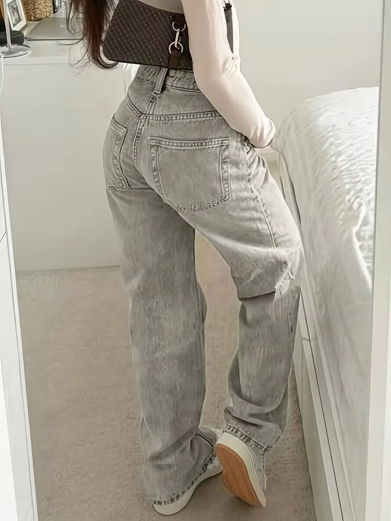 Straight jeans with mid-rise