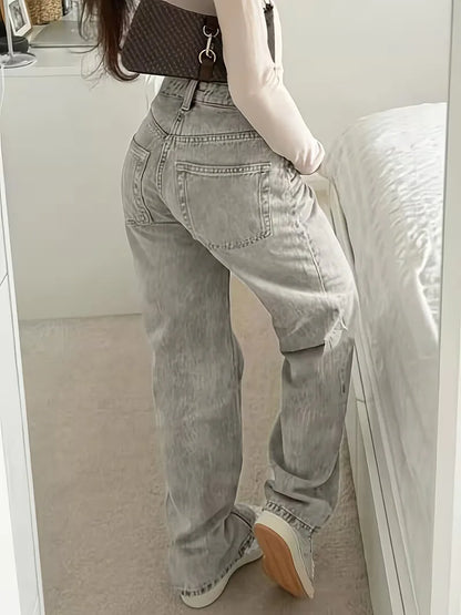 Straight jeans with mid-rise