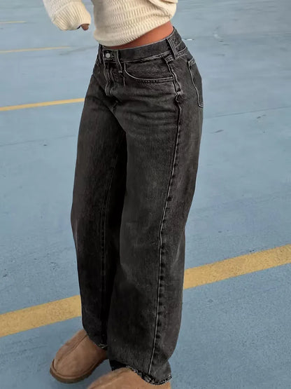 Straight jeans with mid-rise