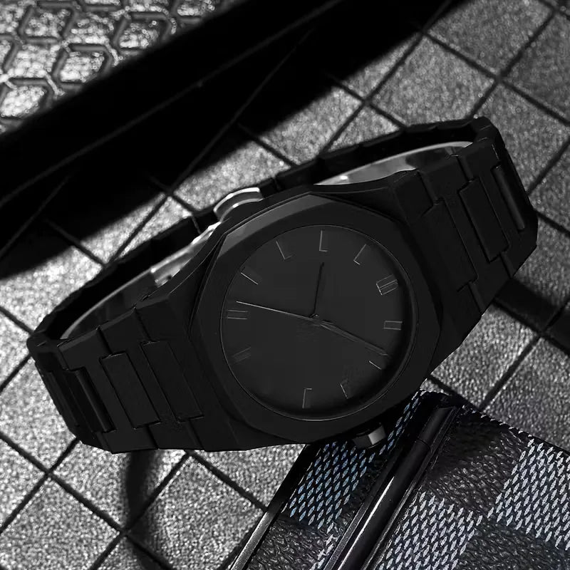 Analogue watch with plastic strap