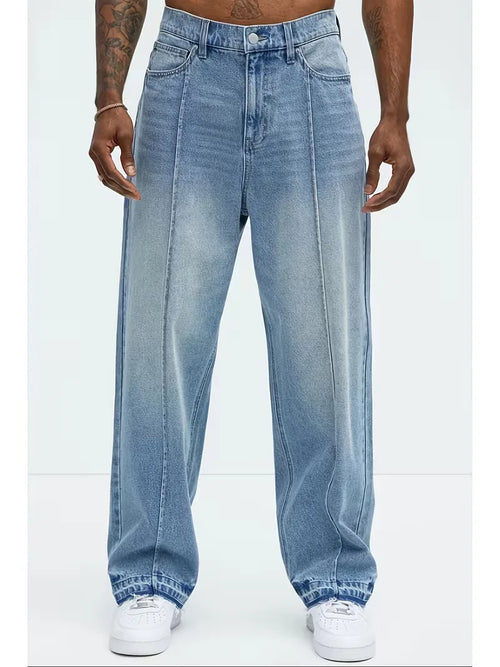 Loose fit jeans with five-pocket styling