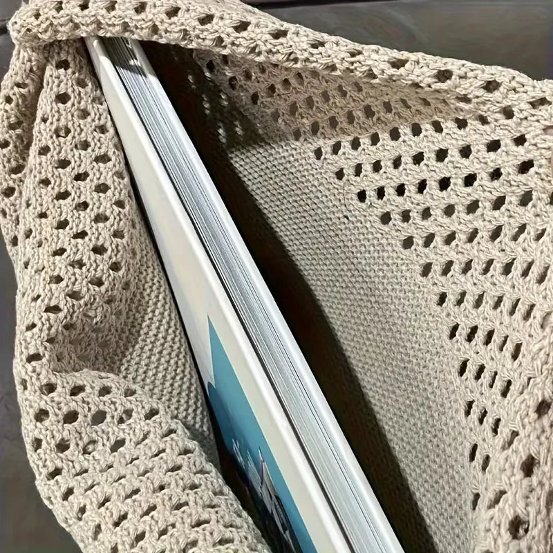 Shopper with hollow crochet design