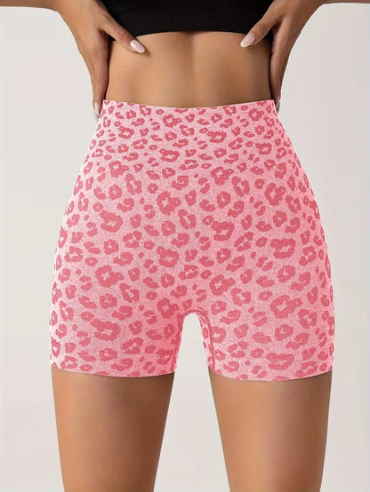 High-waisted shorts with leopard print