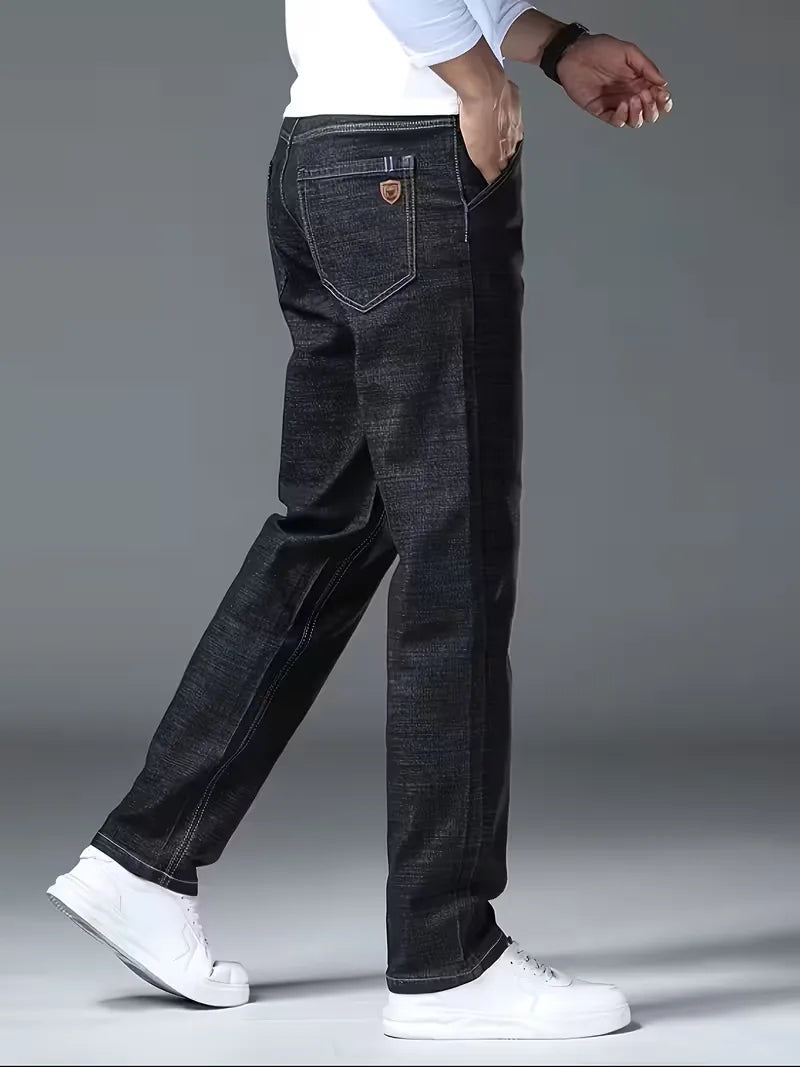 Straight jeans with visible stitching