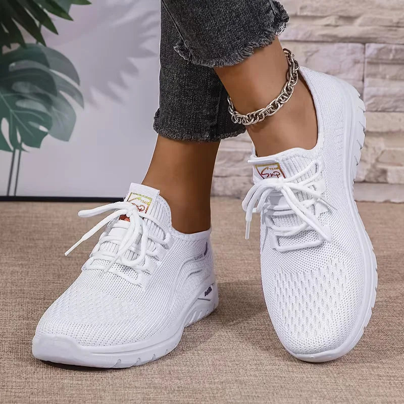 Low-top sneaker with breathable mesh