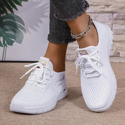 Low-top sneaker with breathable mesh