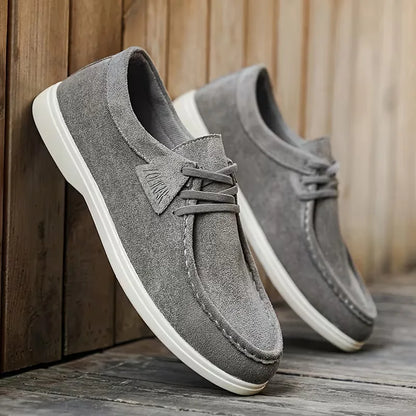 Low sneakers with slip-on design