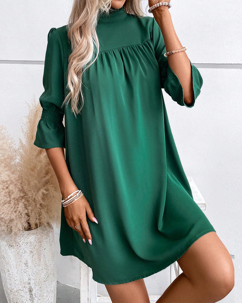 Elegant dress with a high collar in a solid colour