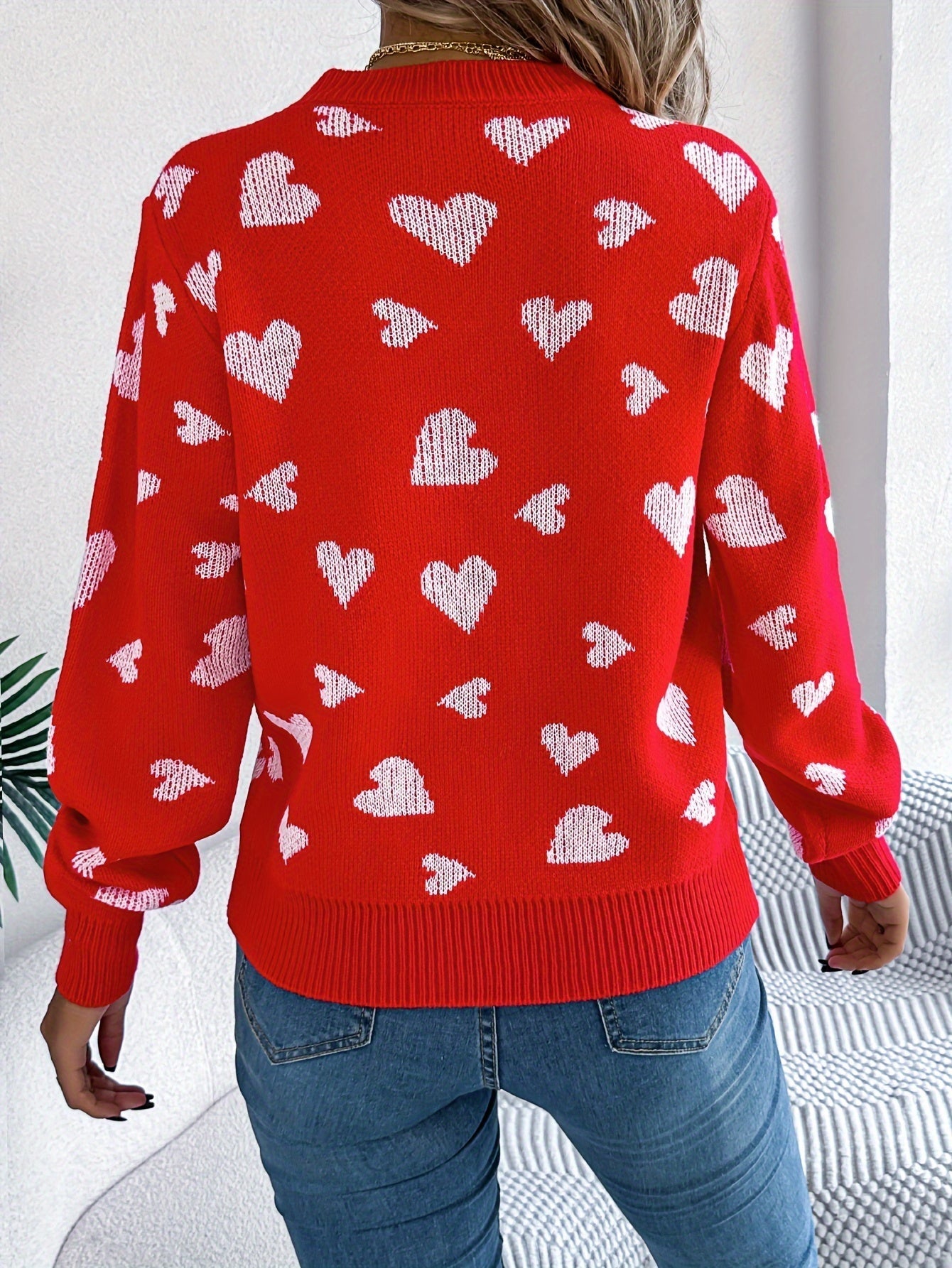 Elin | Elegant ladies' sweater with round neck and heart pattern