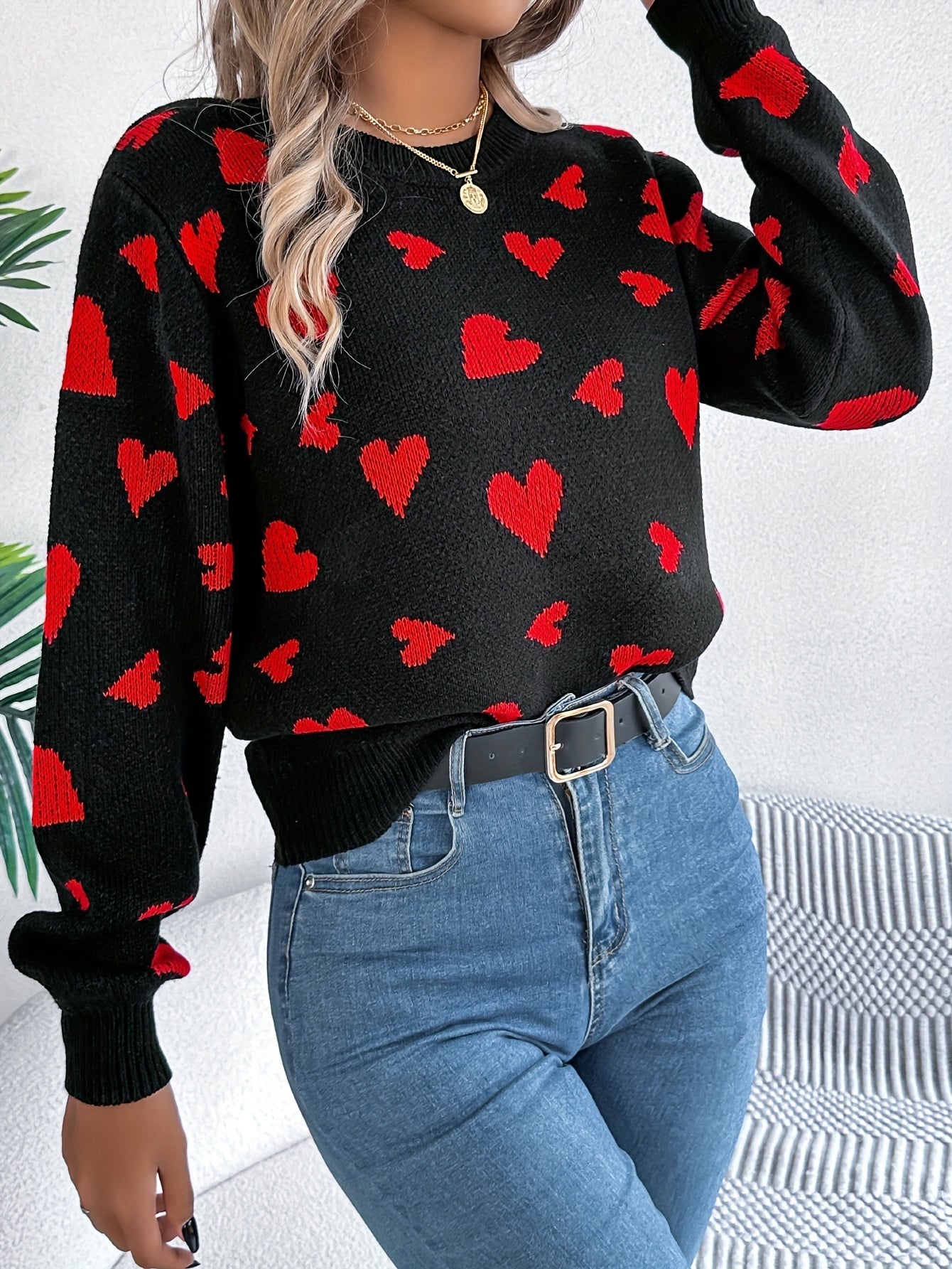 Elin | Elegant ladies' sweater with round neck and heart pattern