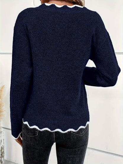 Elin | Elegant V-neck jumper with scallop detailing and long sleeves
