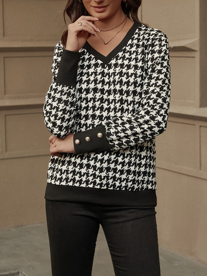Elise | Elegant houndstooth V-neck sweatshirt