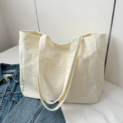 Shopper with Magnetic Closure