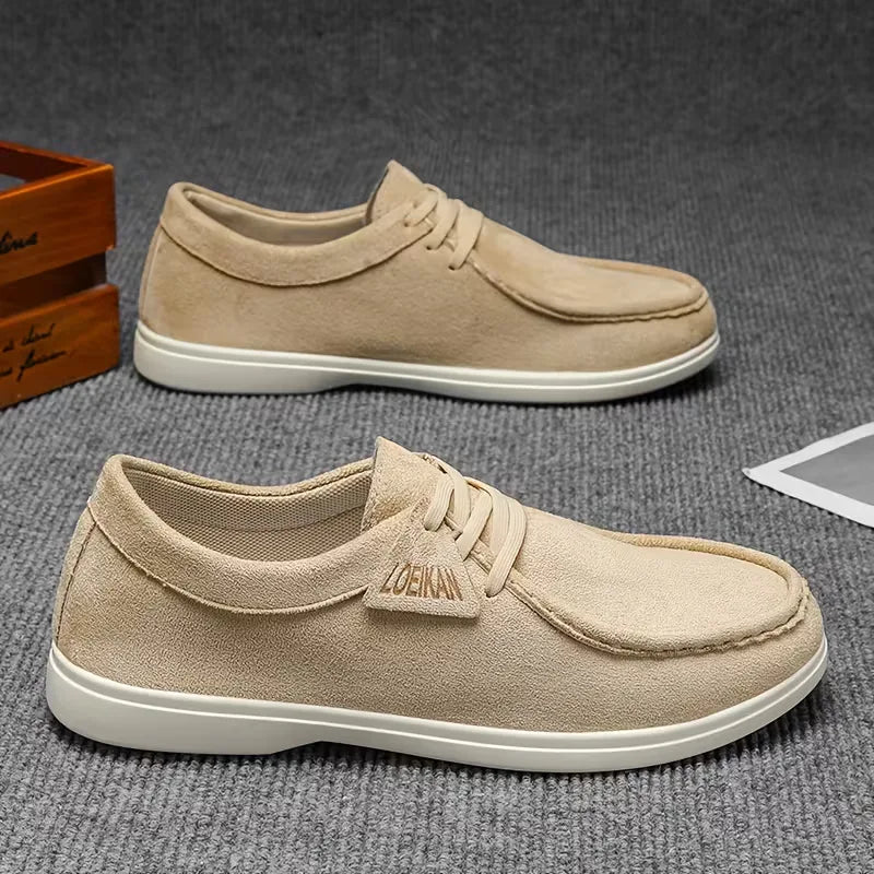 Low sneakers with slip-on design