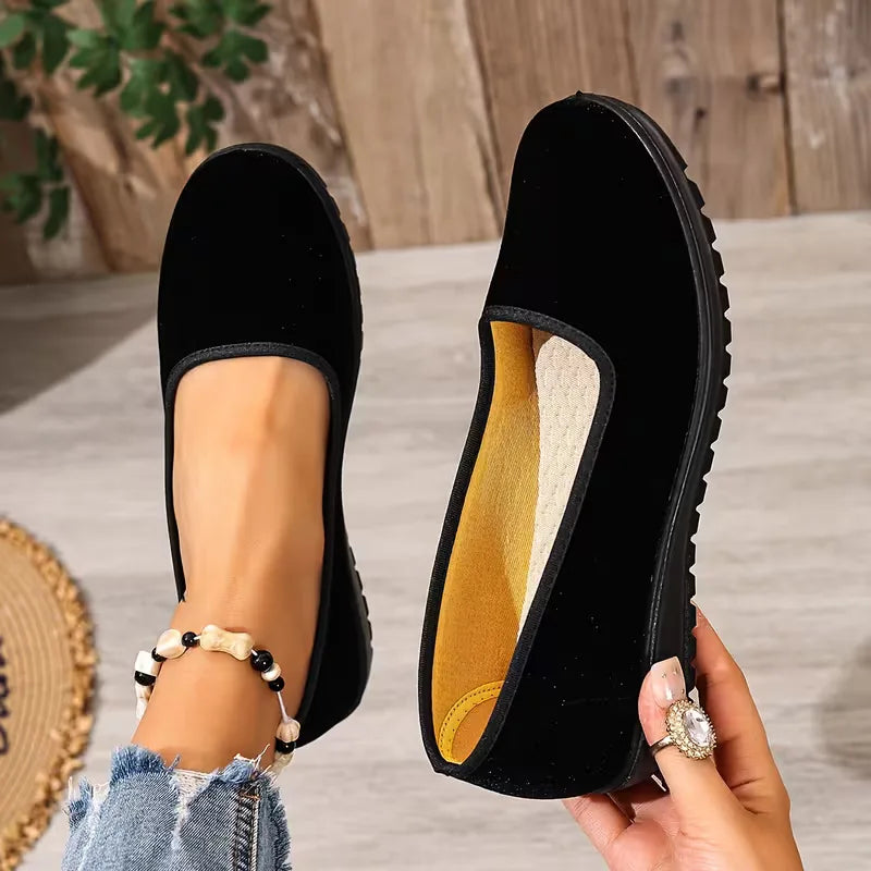 Low sneakers with slip-on style
