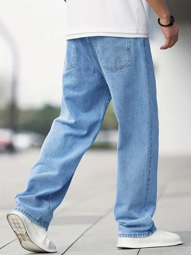 Straight jeans with mid-rise