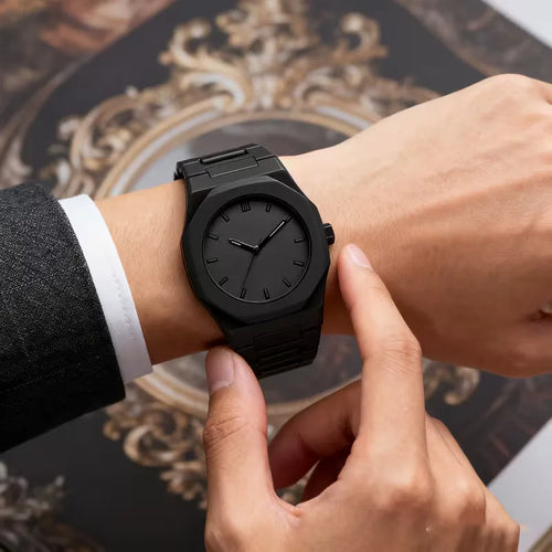 Analogue watch with plastic strap