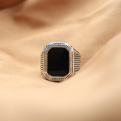 Jeroen | Black Ring with Rhinestones