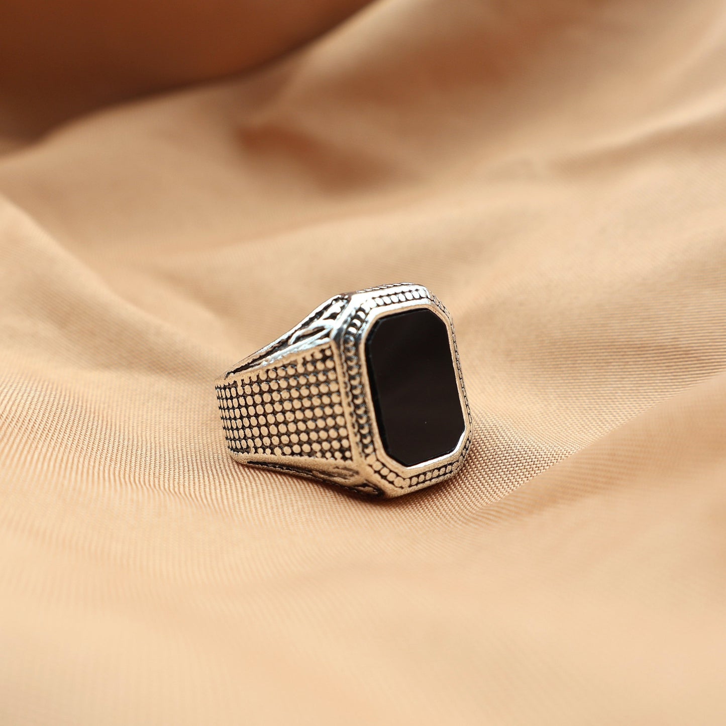 Jeroen | Black Ring with Rhinestones