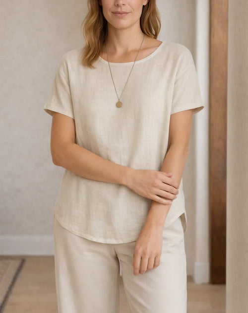 Lightweight ladies' top with short sleeves