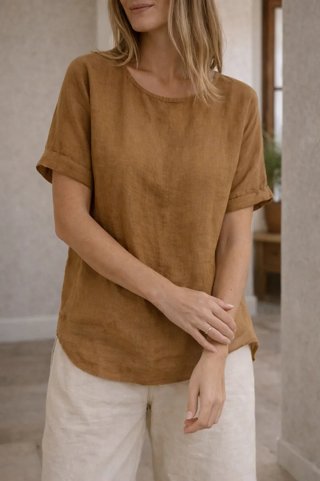 Lightweight ladies' top with short sleeves