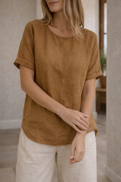 Lightweight ladies' top with short sleeves