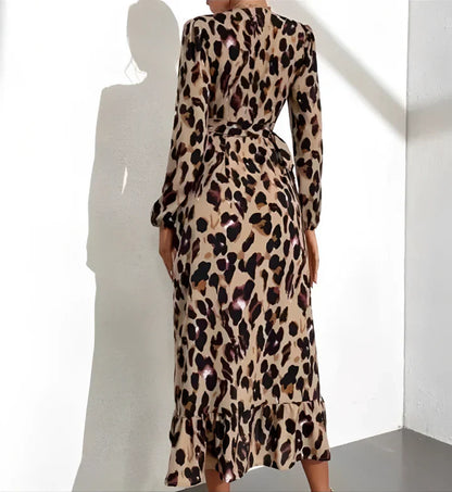 Leila | V-neck dress with leopard print