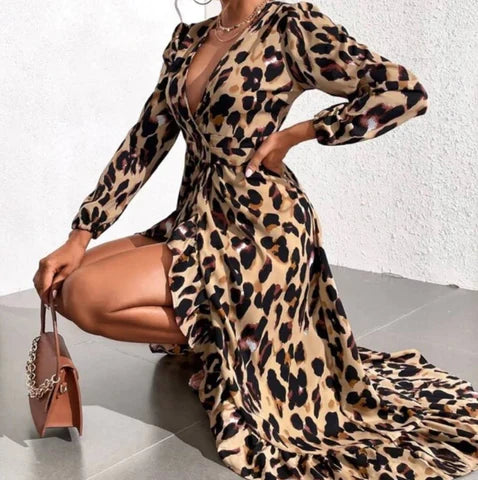 Leila | V-neck dress with leopard print