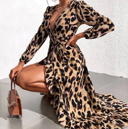 Leila | V-neck dress with leopard print