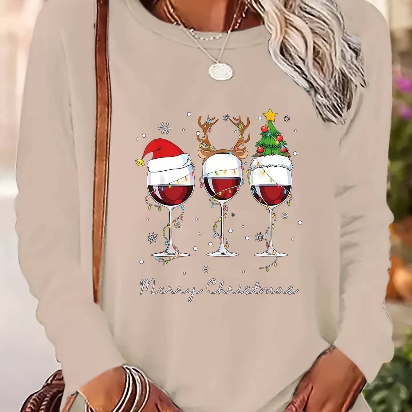 Lotte | Festive T-shirt with Christmas Print and Long Sleeves