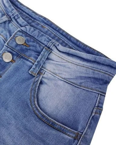 Lotte | High-Waisted Jeans in Style
