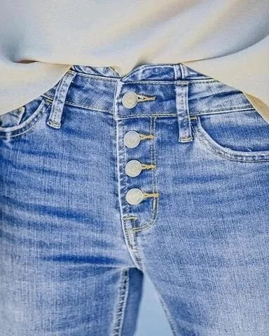 Lotte | High-Waisted Jeans in Style