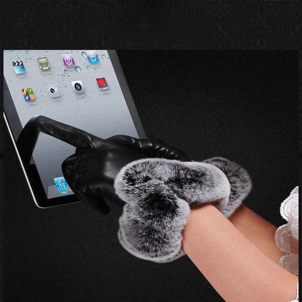 Lotte | Stylish & Warm Leather Gloves
