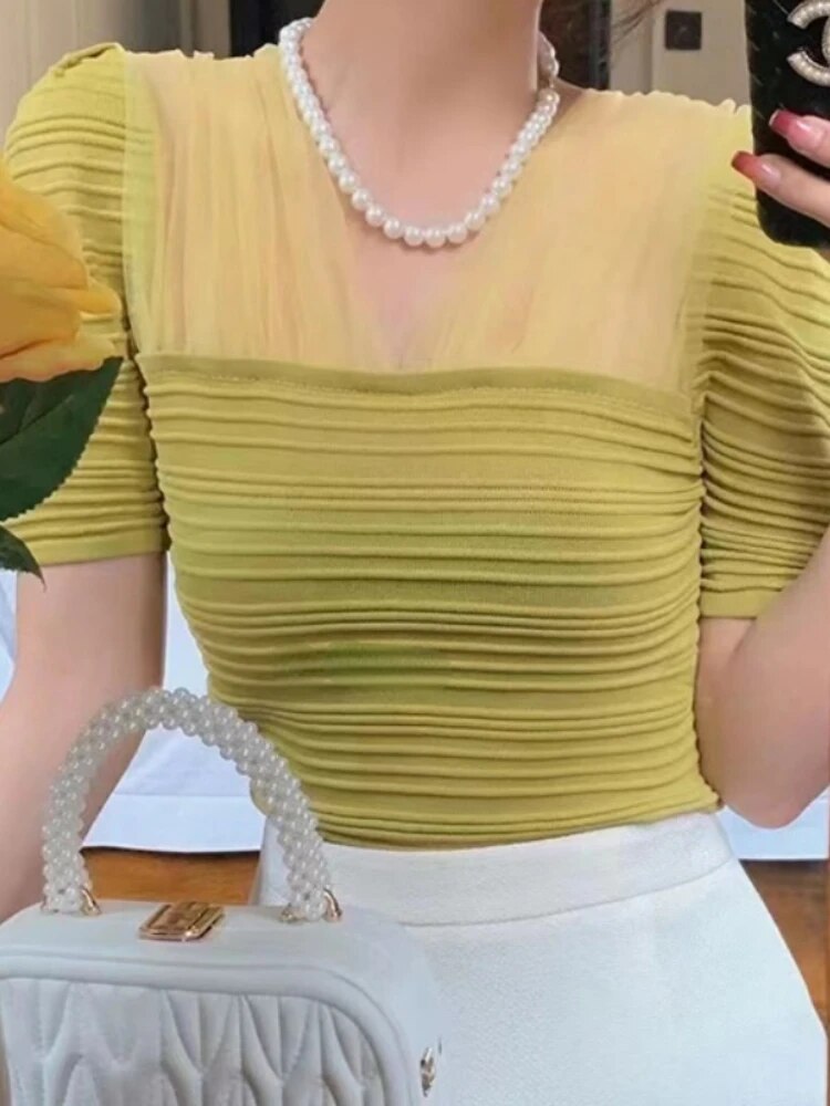 Louella | V-neck Top with Puff Sleeves