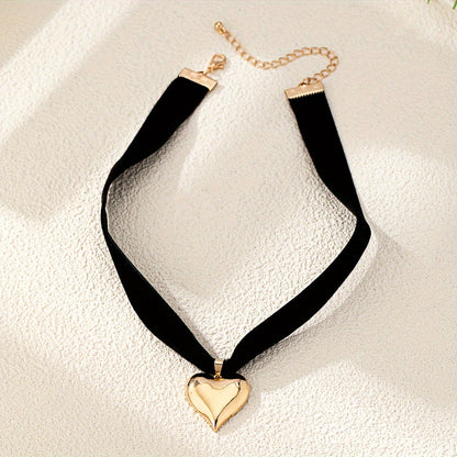 Nina | Elegant sexy love heart necklace with black flannel band choker