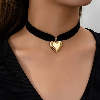 Nina | Elegant sexy love heart necklace with black flannel band choker