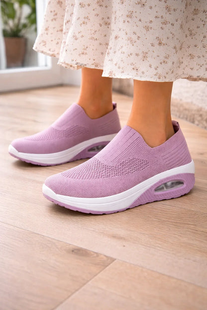Slip-on sneakers with air cushion